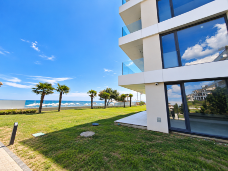 Sea view apartments on the ideal first line in Olympia Residence