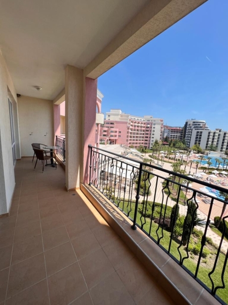 One-bedroom apartment with panoramic sea views in Majestic