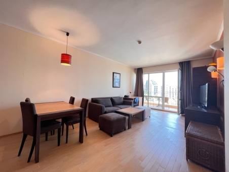 One-bedroom apartment with panoramic sea views in Majestic
