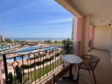 One-bedroom apartment with panoramic sea views in Majestic