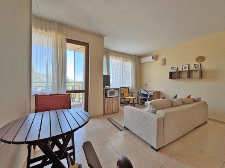 Relax, studio, ground floor,with a view of the city and mountains